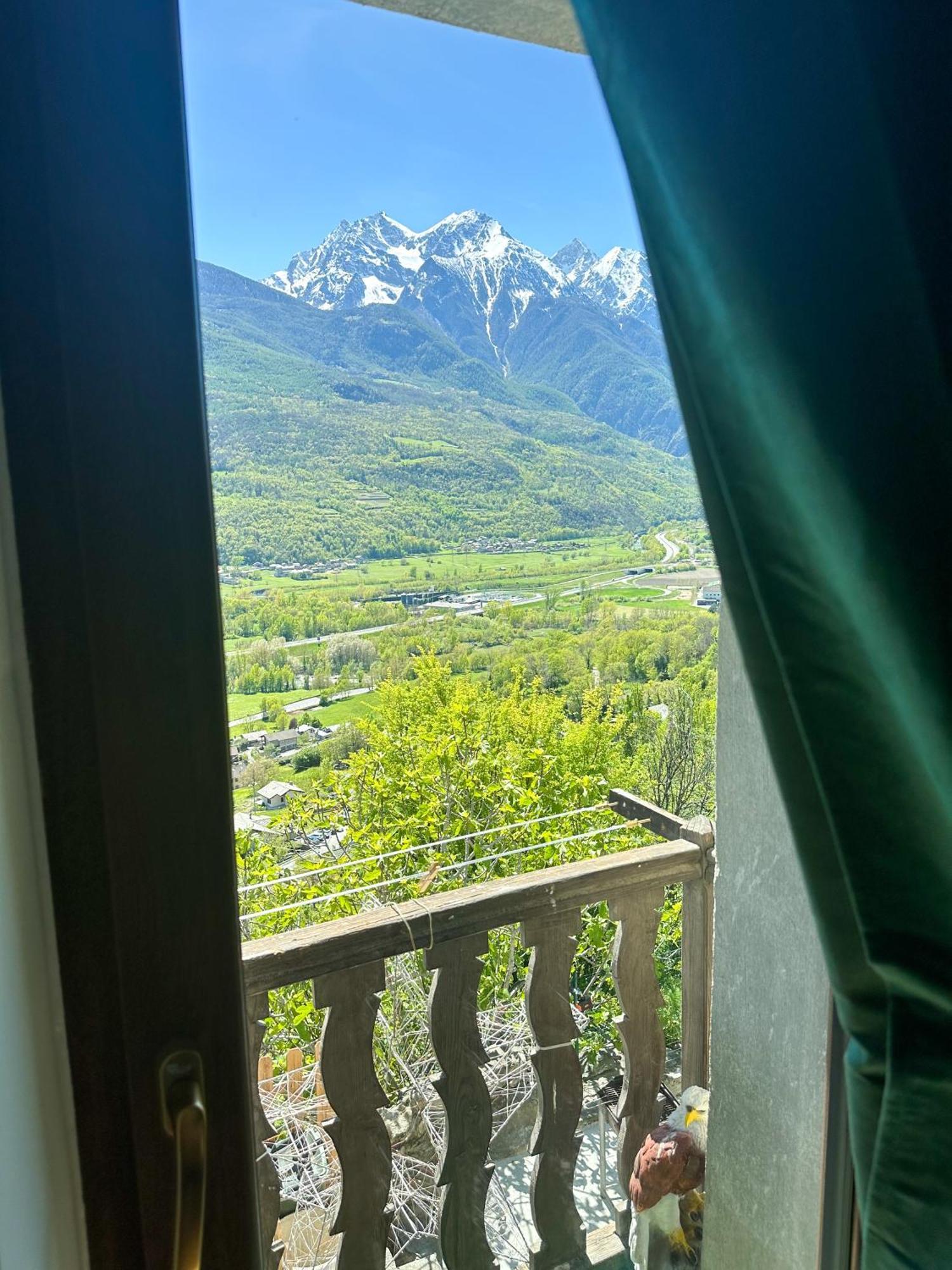 Vila Casa Jeny Fenis Exteriér fotografie